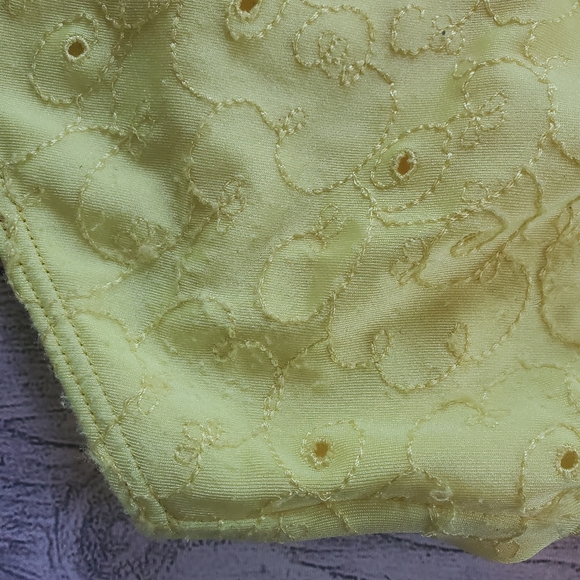 Yellow cute bikini set. Size medium. - Picture 4 of 7